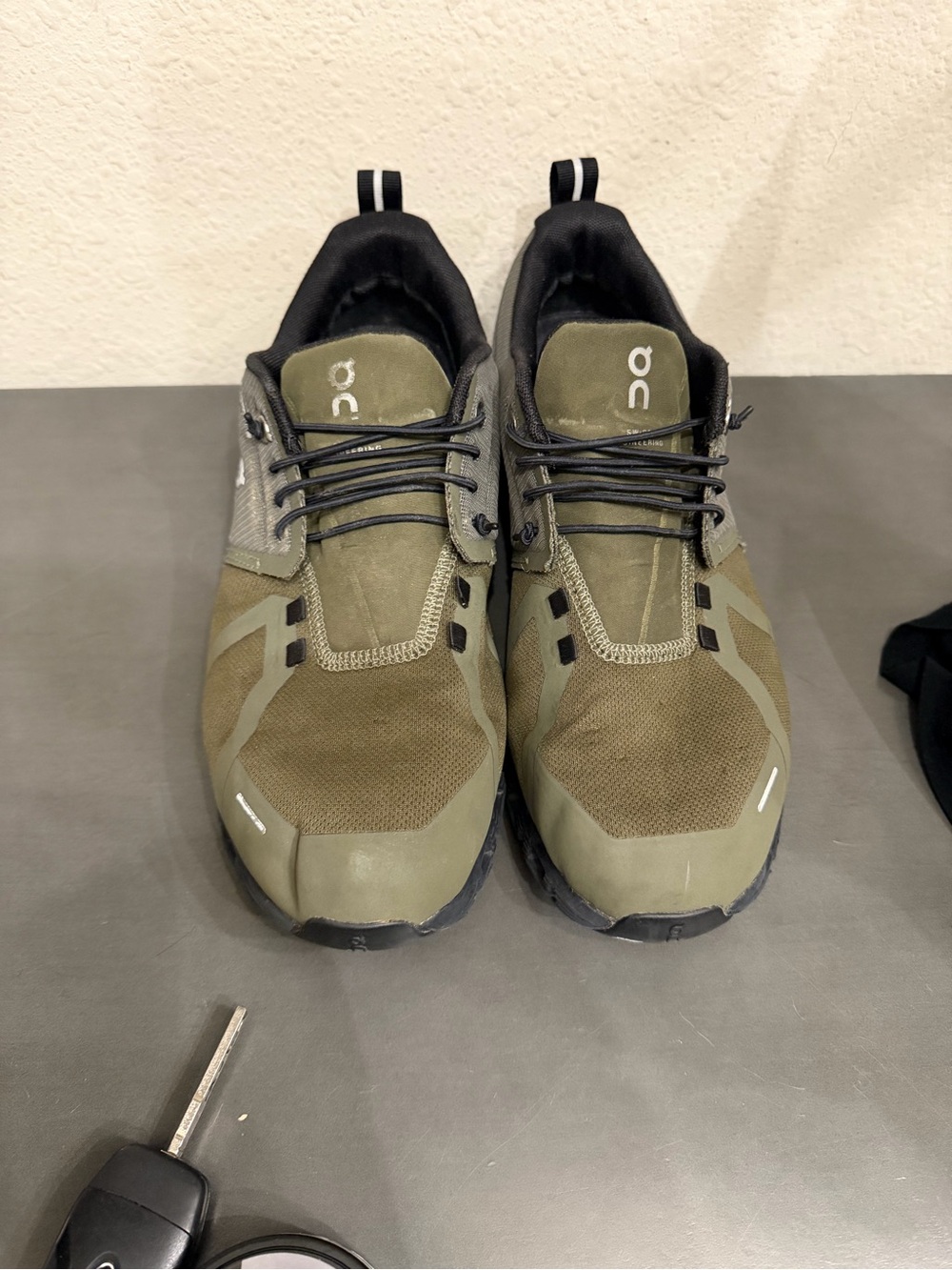 On Running Men’s Olive/Black Athletic Trainer